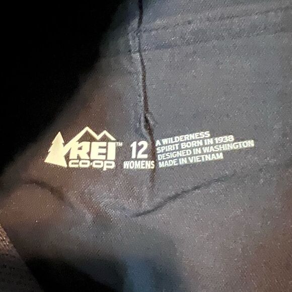 REI CO-OP black outdoor pants adjustable waist and inseam - Picture 3 of 10